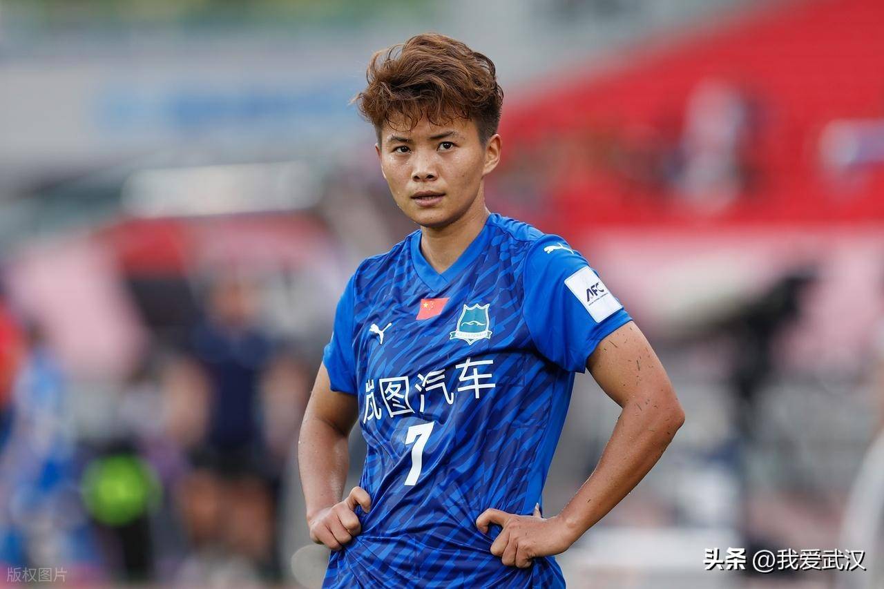 包含世锦赛瞩目比拼：女子球员勇夺冠军的词条