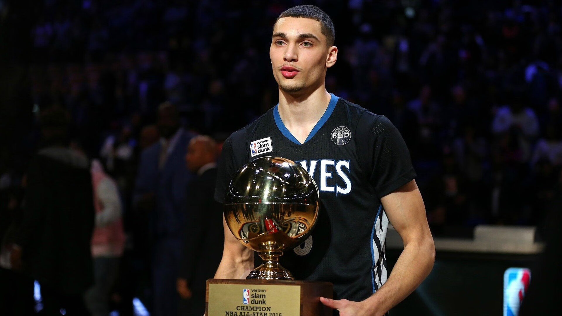 足球赛场焦点！澳大利亚队对阵荷兰队，年轻新星表现惊艳，未来可期